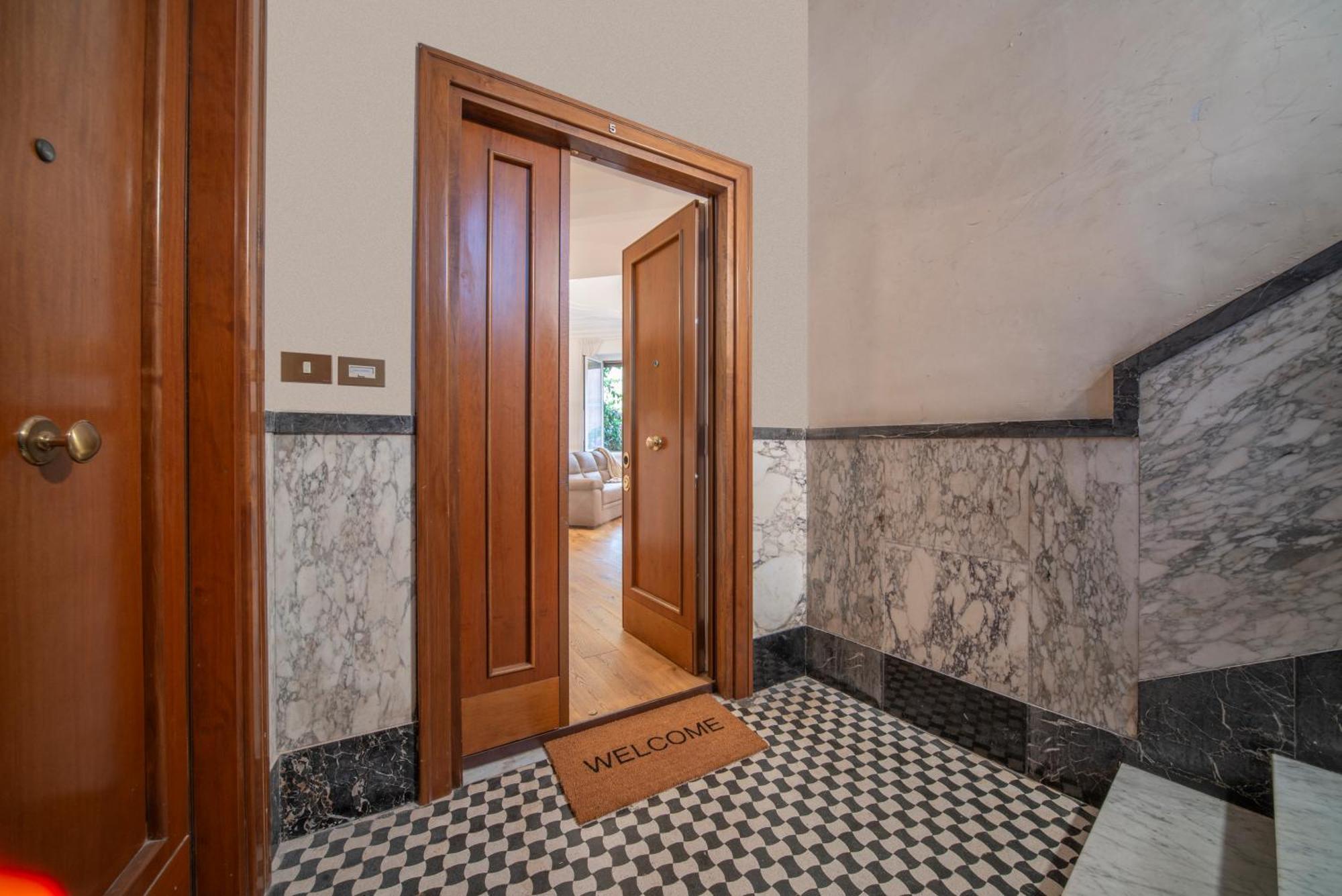 Appartamento Colosseo A 900 M - Circo Massimo - Aventino Licinia Luxury
